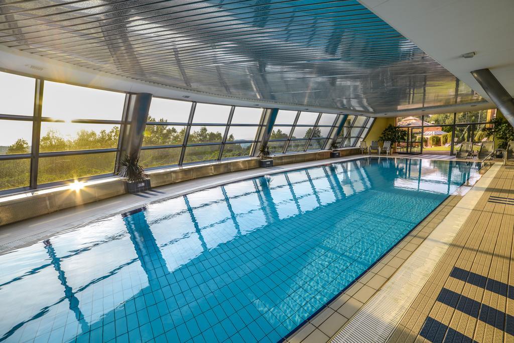 Hotel Belweder Ustroń Exterior foto The swimming pool
