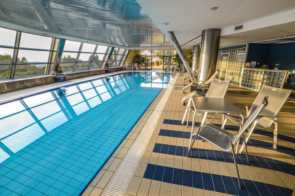 Hotel Belweder Ustroń Exterior foto The pool at the 101 on Mary