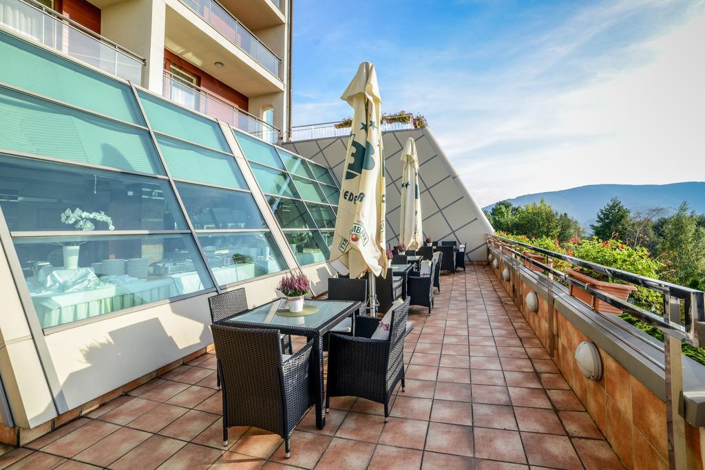 Hotel Belweder Ustroń Exterior foto Terrace of the hotel