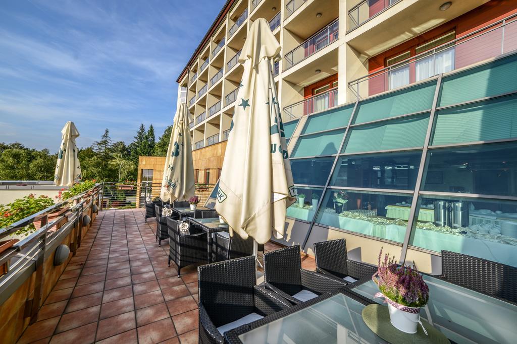 Hotel Belweder Ustroń Exterior foto The terrace of the restaurant