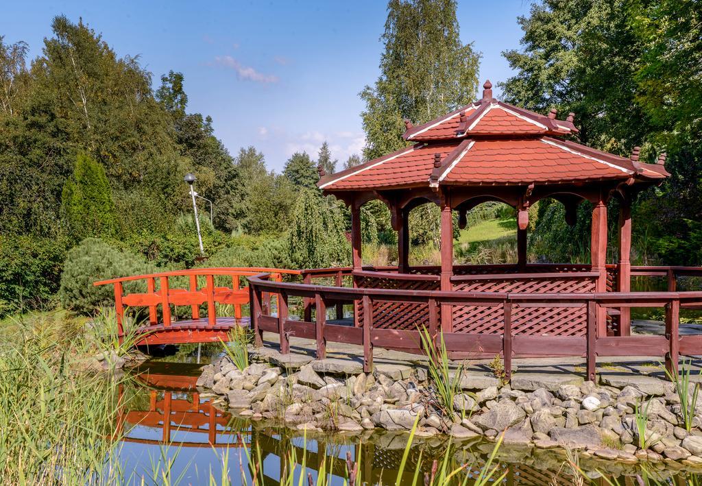 Hotel Belweder Ustroń Exterior foto Japanese garden