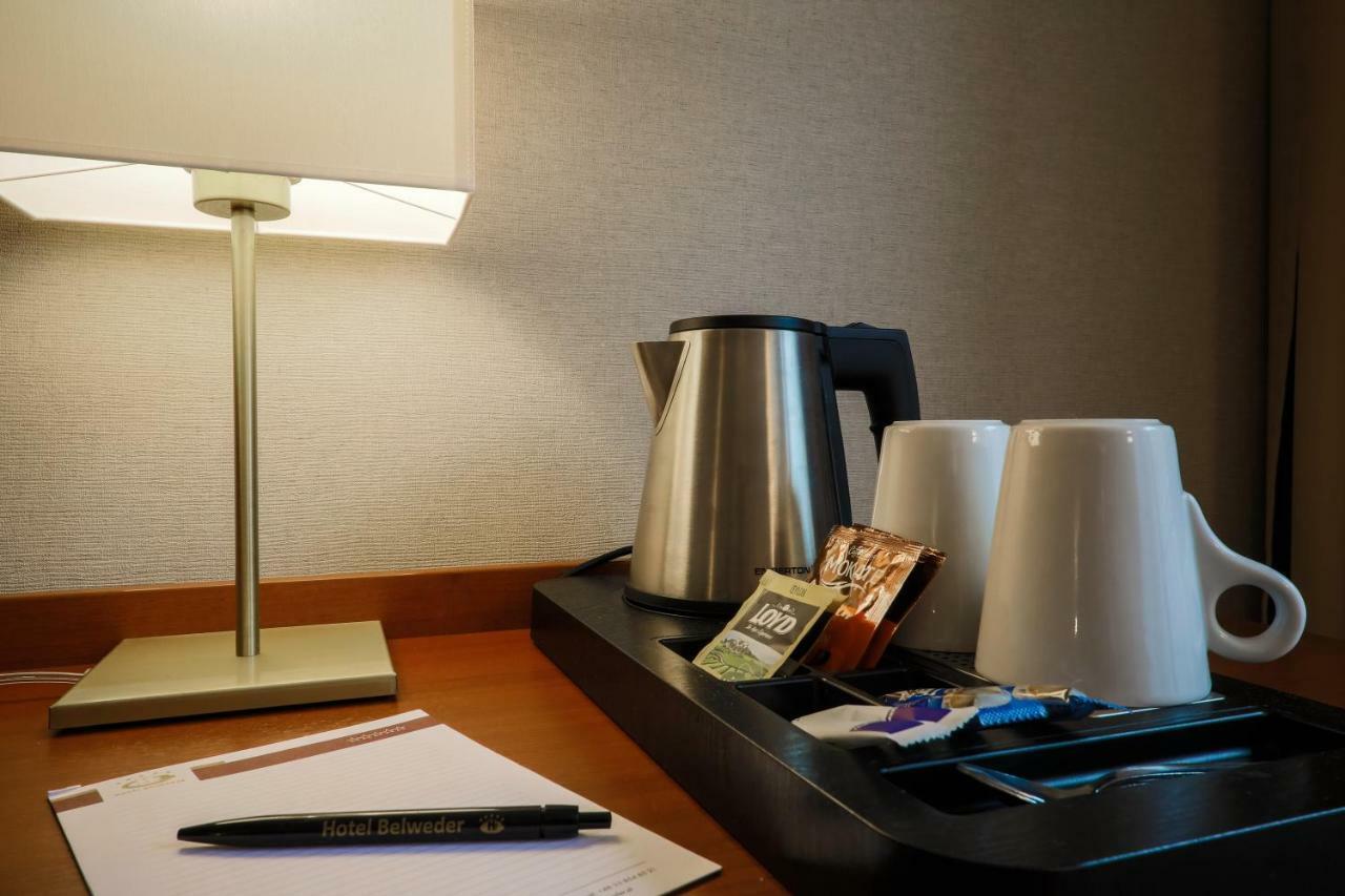 Hotel Belweder Ustroń Exterior foto A kettle in a hotel room